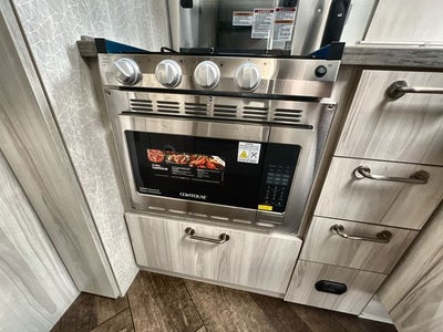 2025 Airstream 25FBQ Base