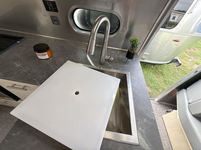 2026 Airstream 27FBQ Base