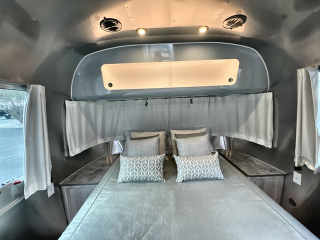 2025 Airstream 27FBQ Base