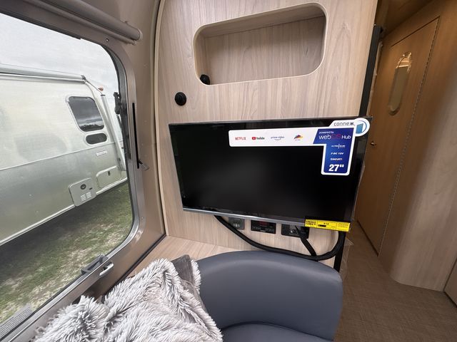 2026 Airstream 25FBQ Base