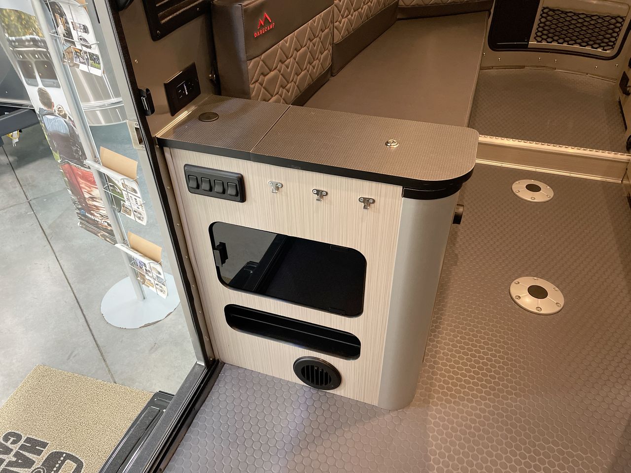 2025 Airstream 16X Base