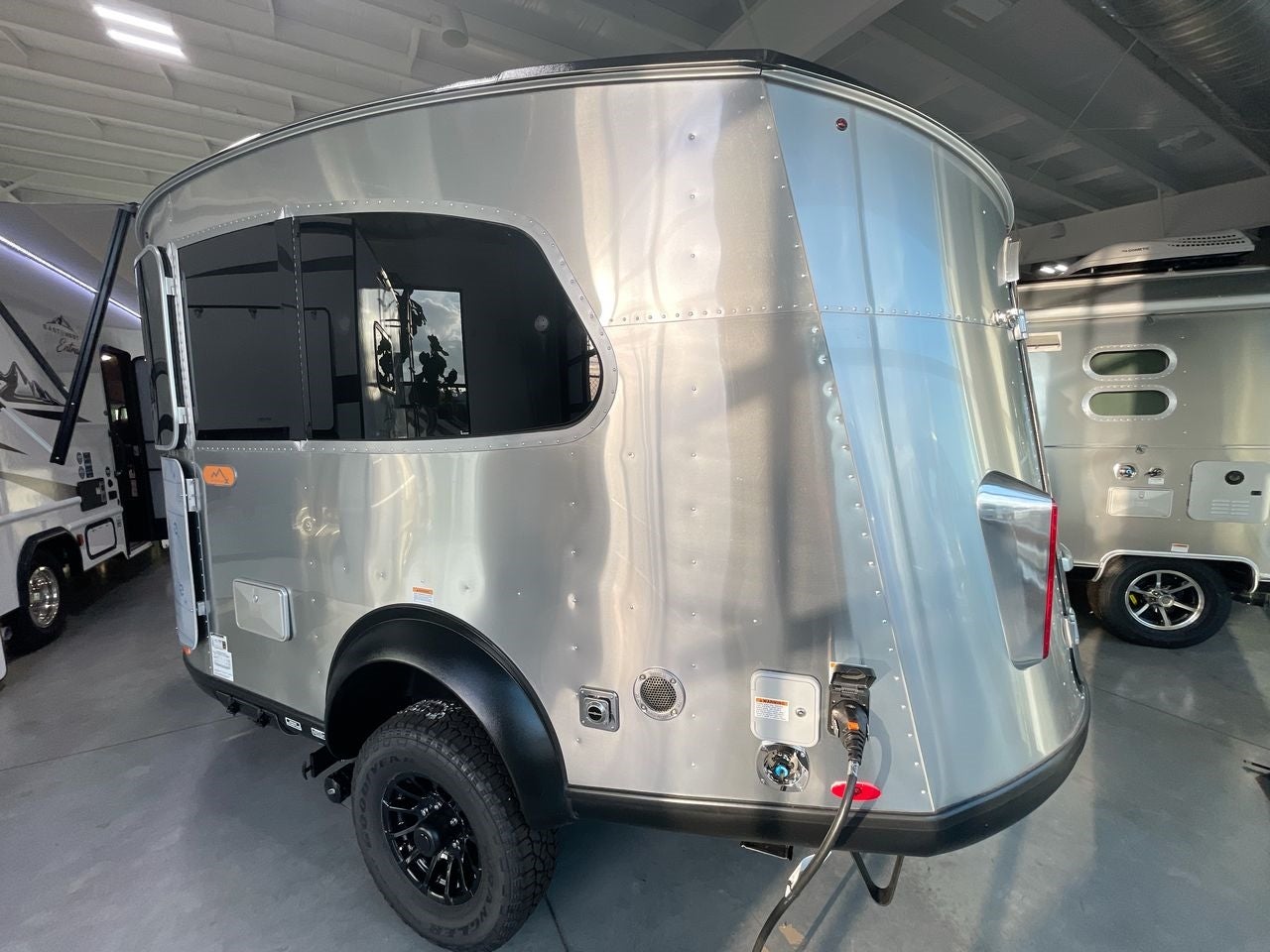 2025 Airstream 16X Base