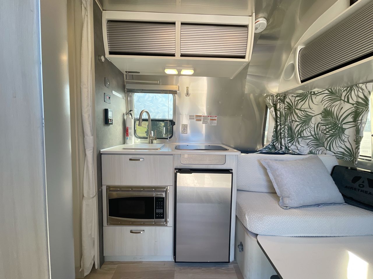 2023 Airstream 16RB Base