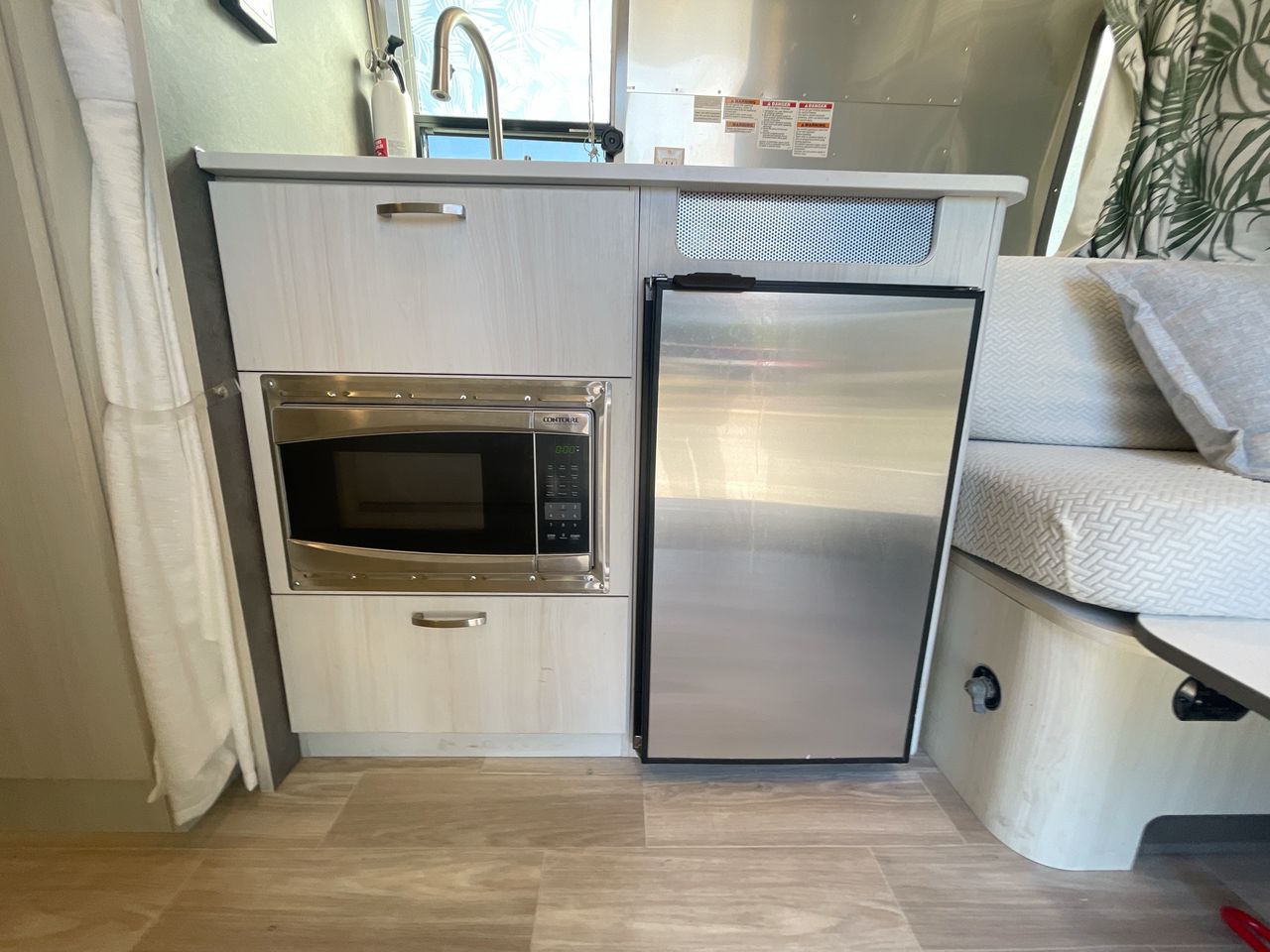 2023 Airstream 16RB Base