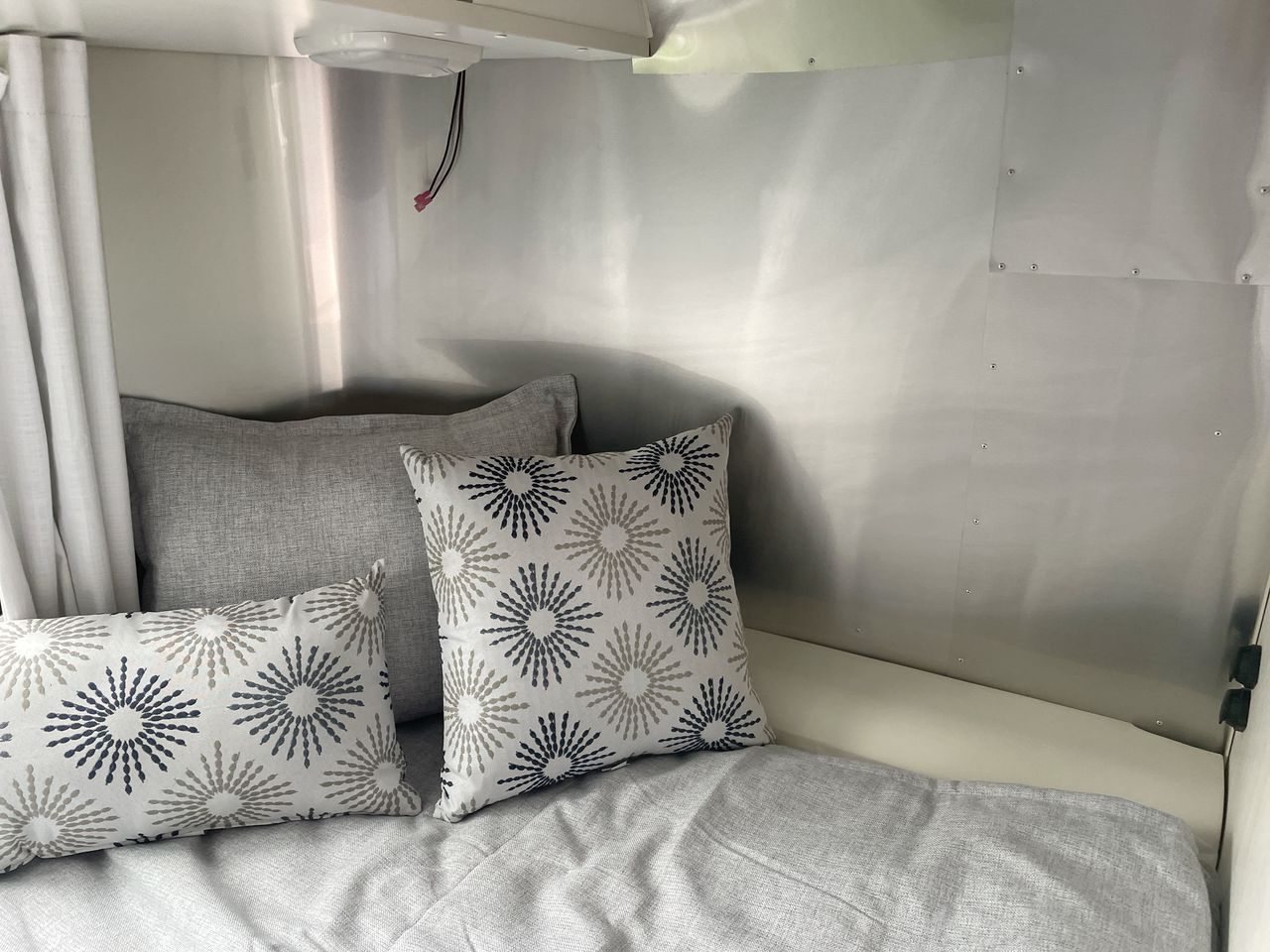 2025 Airstream 16RB Base