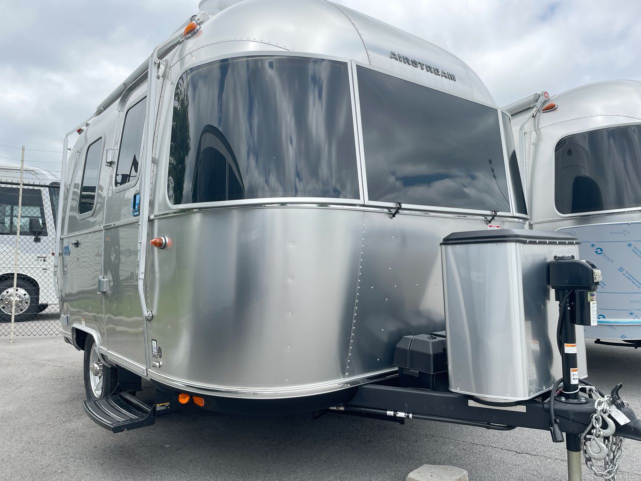 2025 Airstream 16RB Base