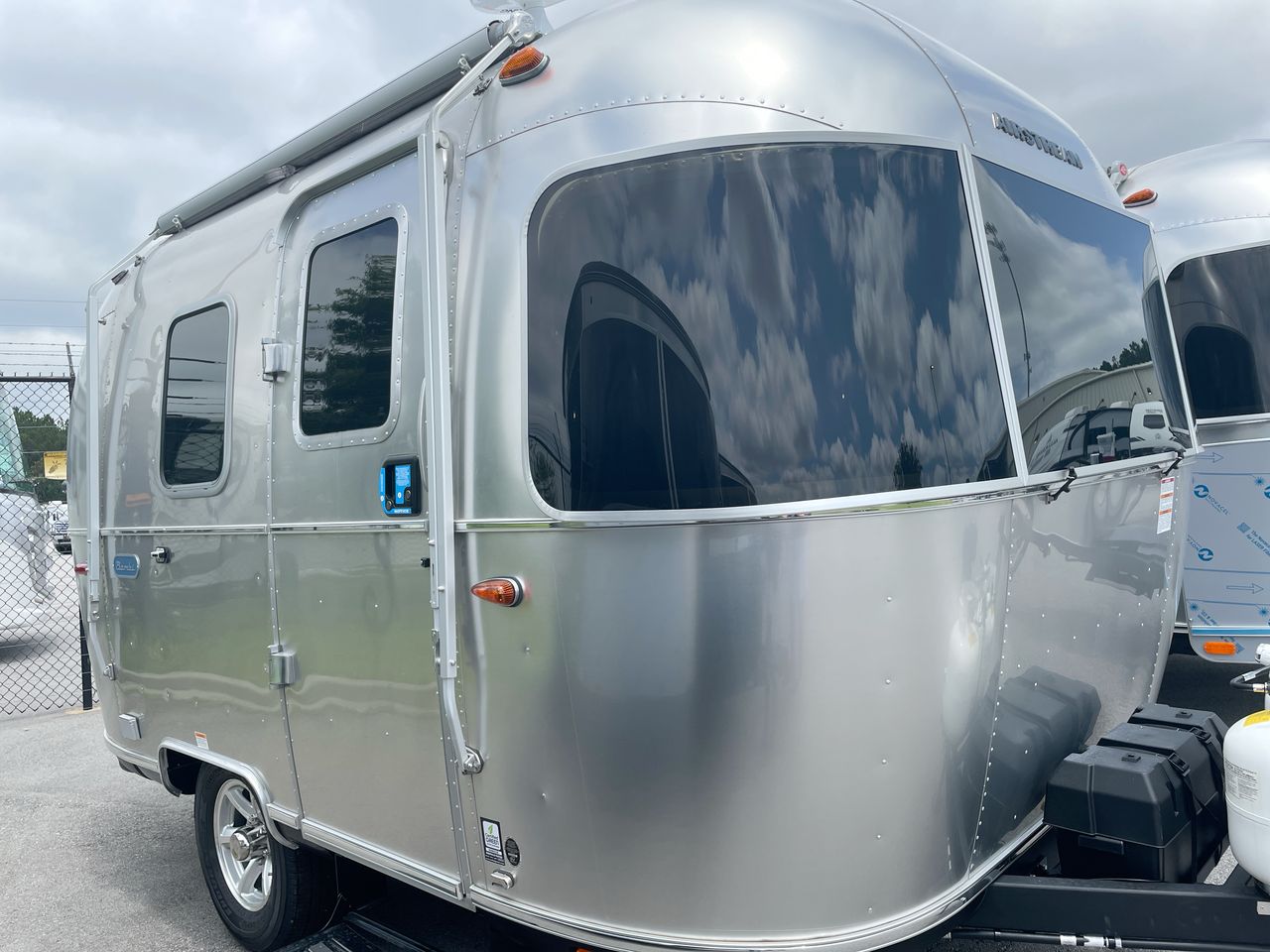 2025 Airstream 16RB Base