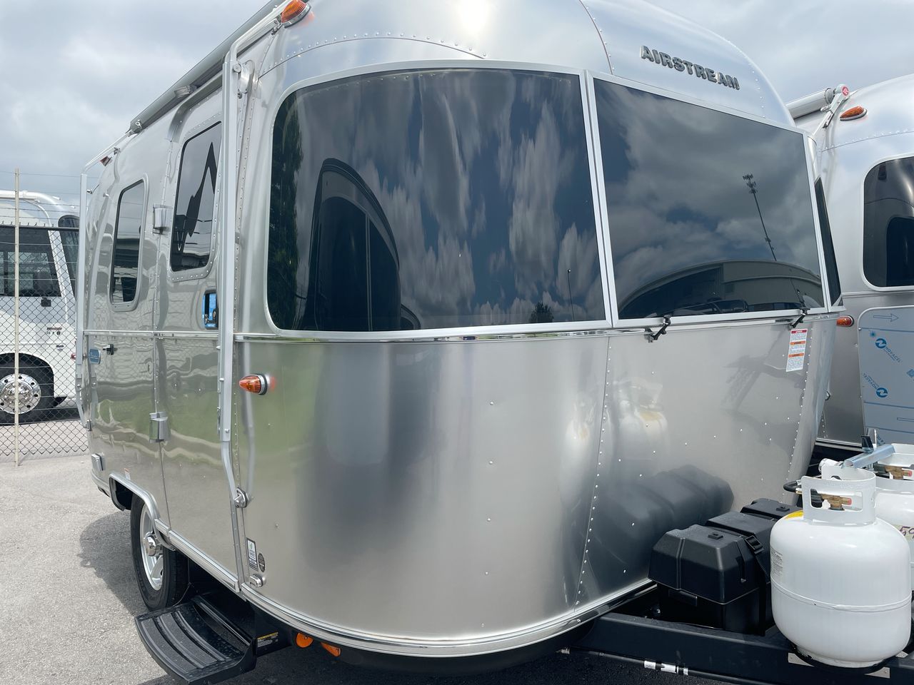 2025 Airstream 16RB Base