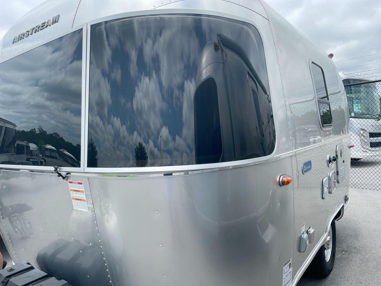 2025 Airstream 16RB Base