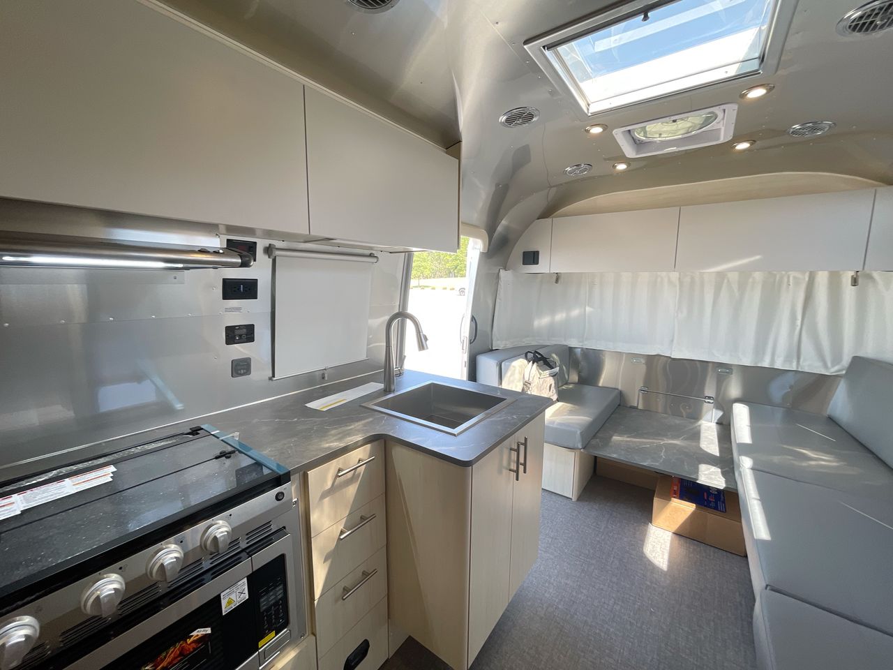 2026 Airstream 25FBT Base
