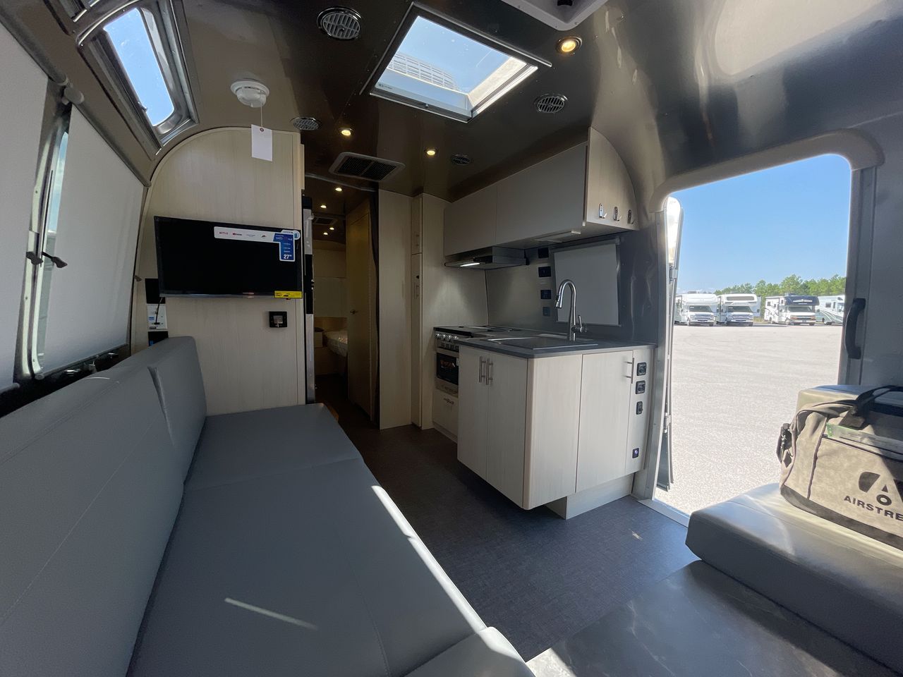 2026 Airstream 25FBT Base