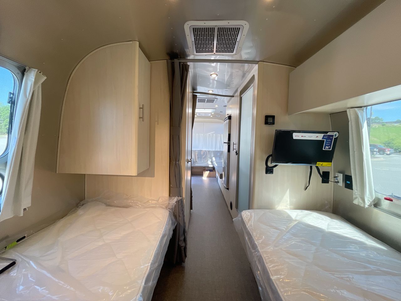 2026 Airstream 25FBT Base