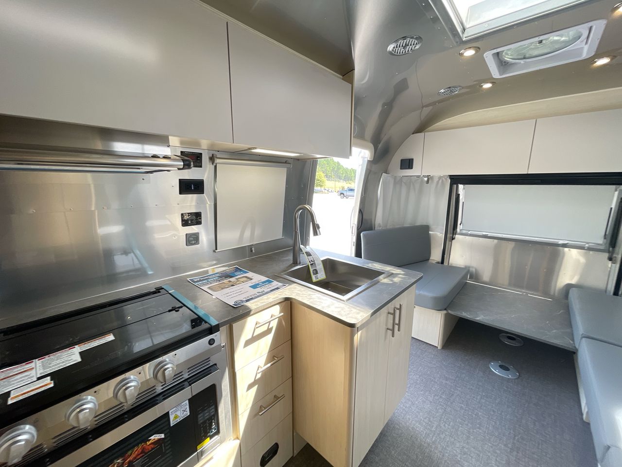 2026 Airstream 25FBQ Base