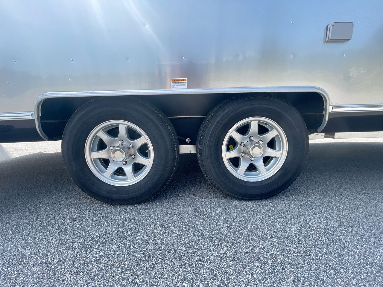 2026 Airstream 25FBQ Base