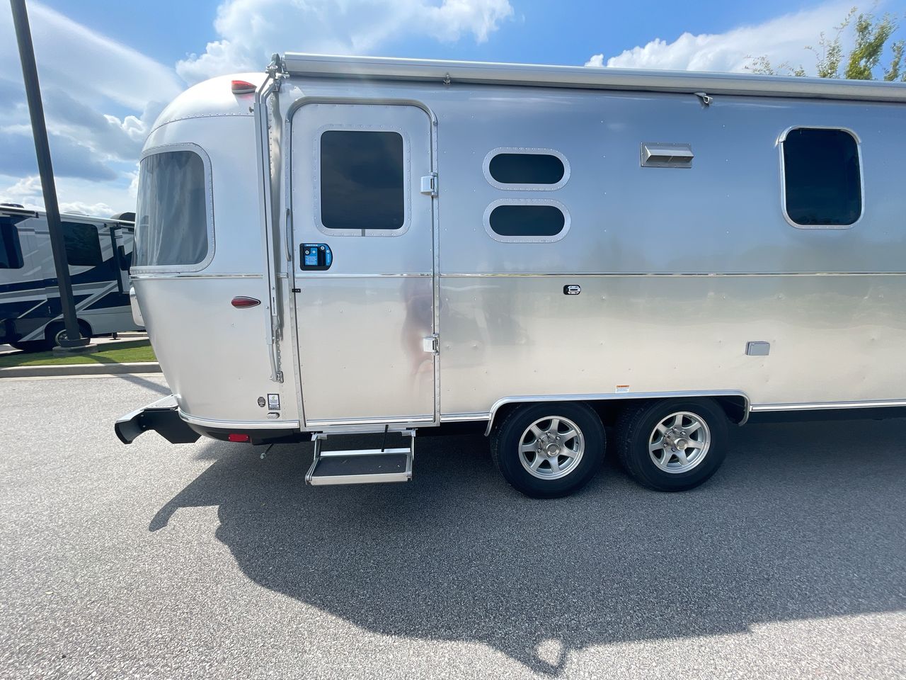 2026 Airstream 25FBQ Base