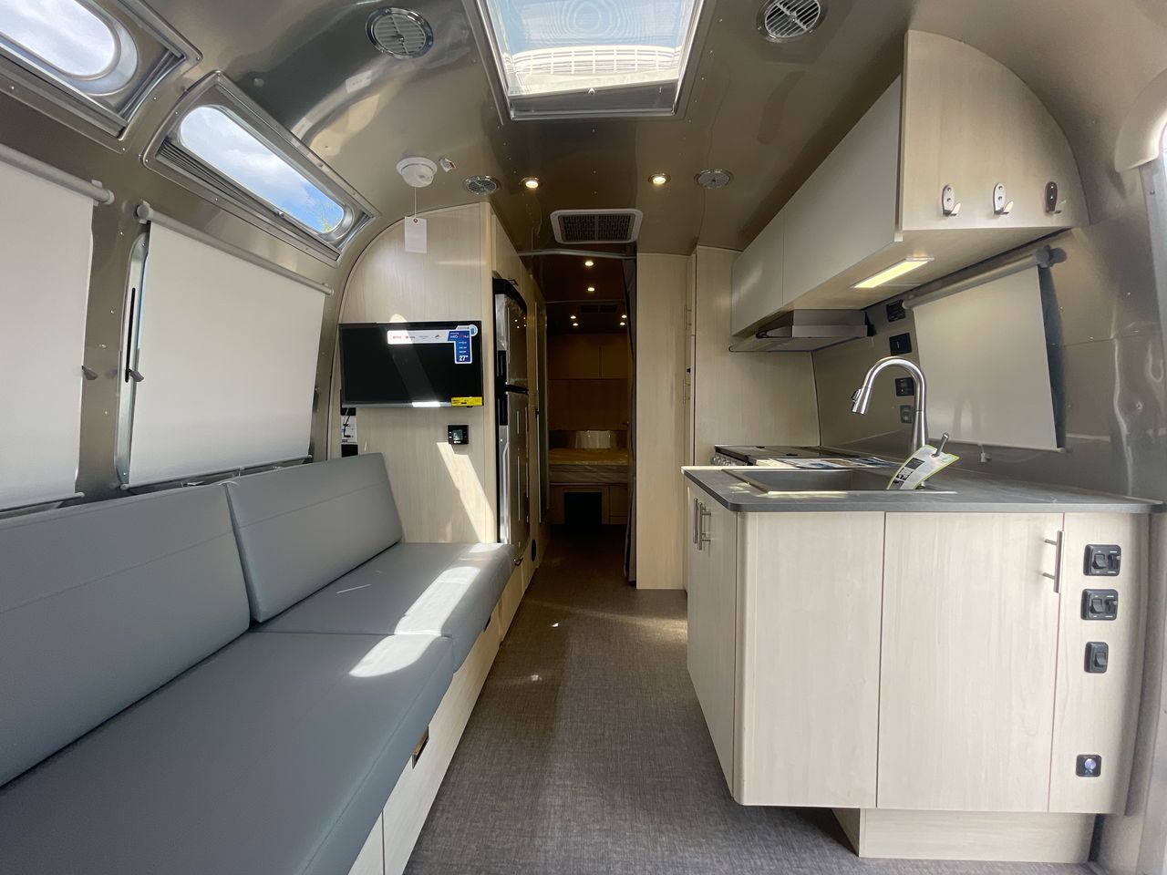 2026 Airstream 25FBQ Base