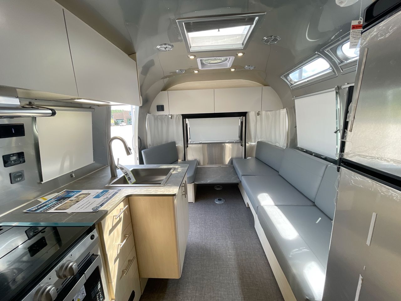 2026 Airstream 25FBQ Base