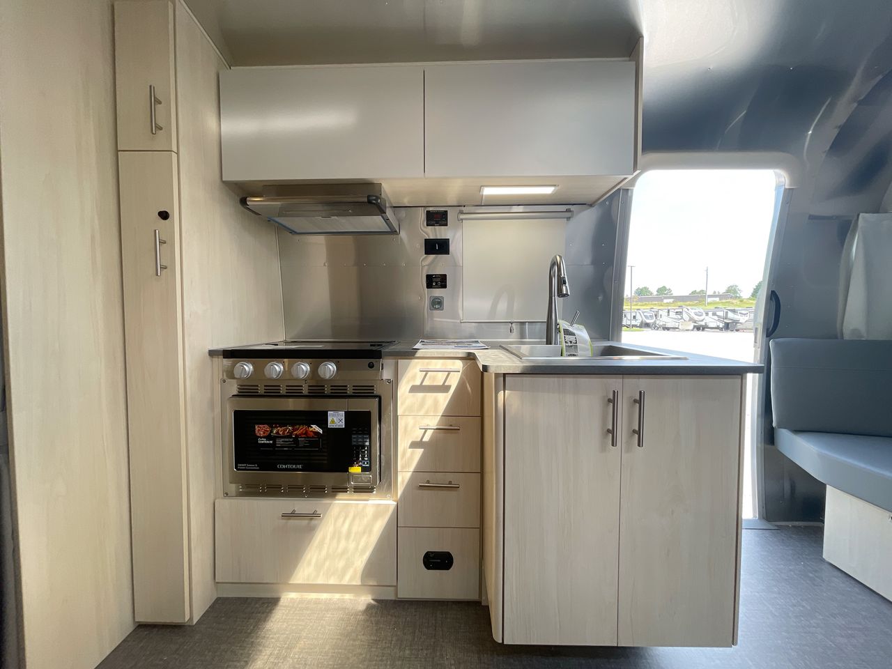 2026 Airstream 25FBQ Base