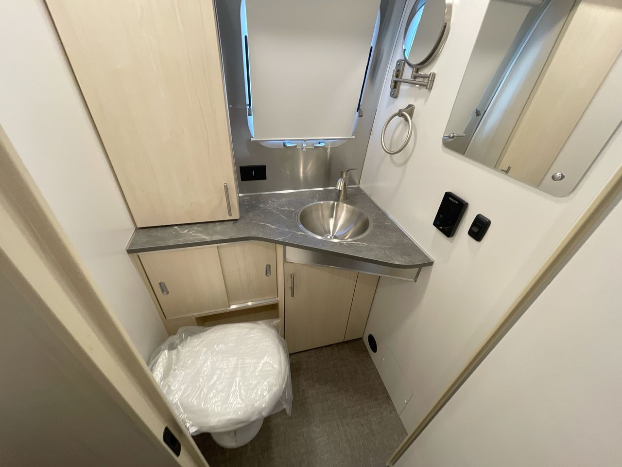 2026 Airstream 25FBQ Base