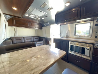 2016 Airstream 30FBQ Base