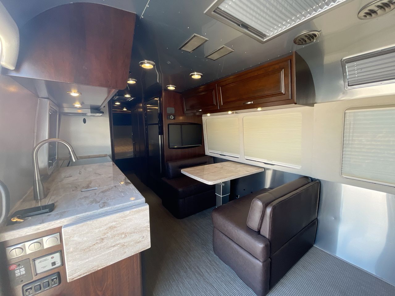 2016 Airstream 30FBQ Base