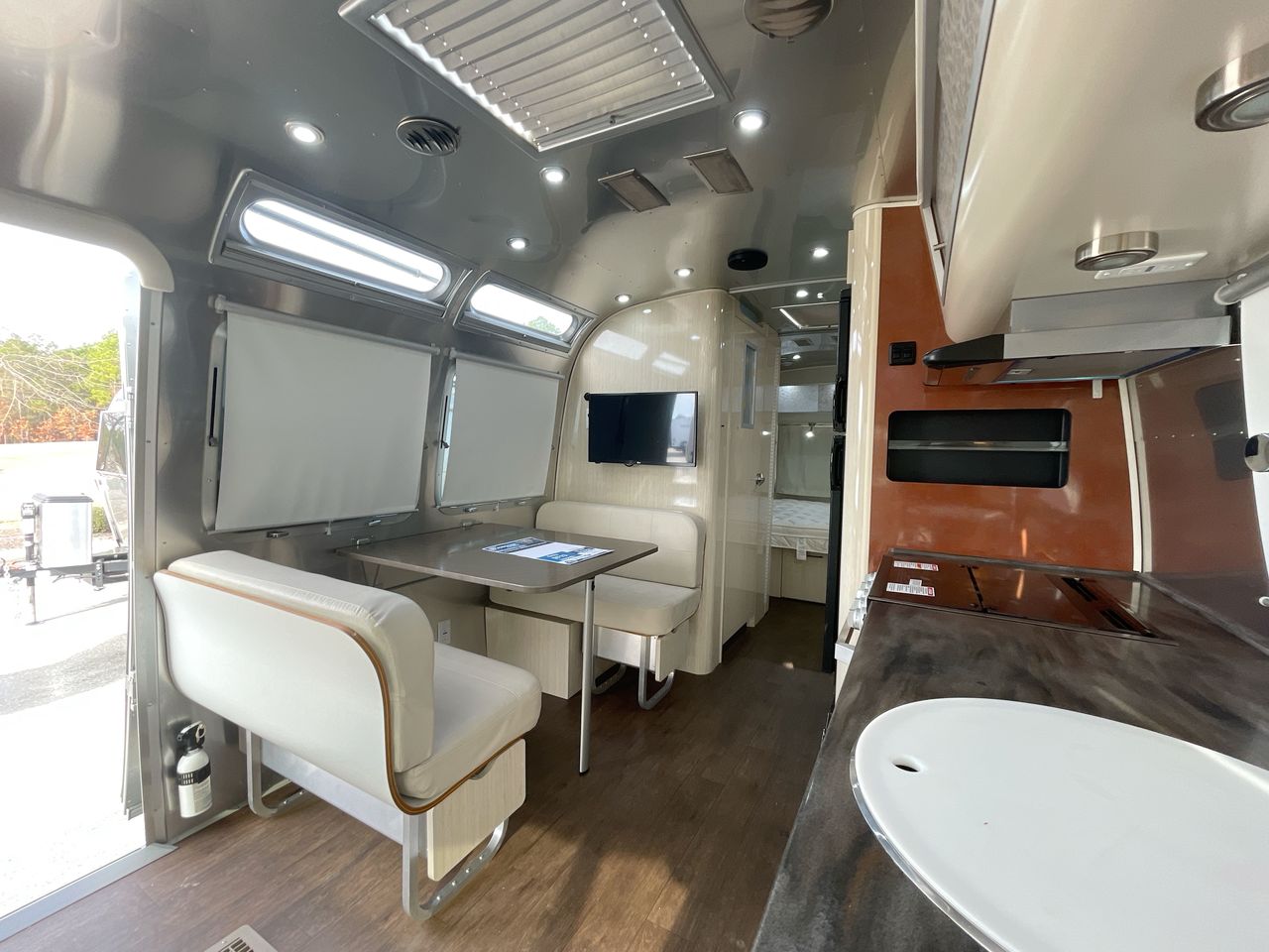 2020 Airstream 28RBQ Base