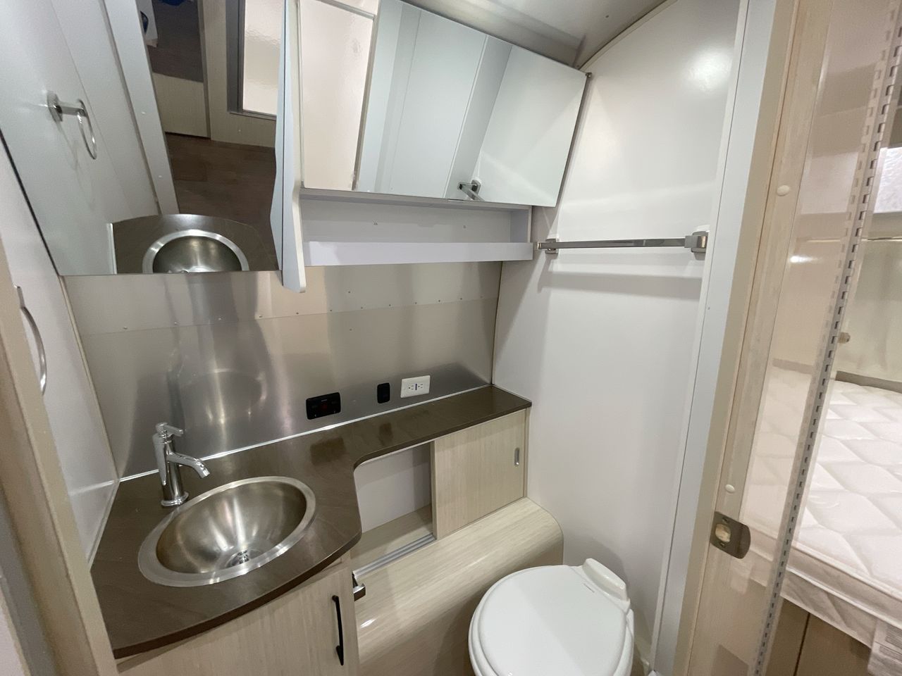 2020 Airstream 28RBQ Base