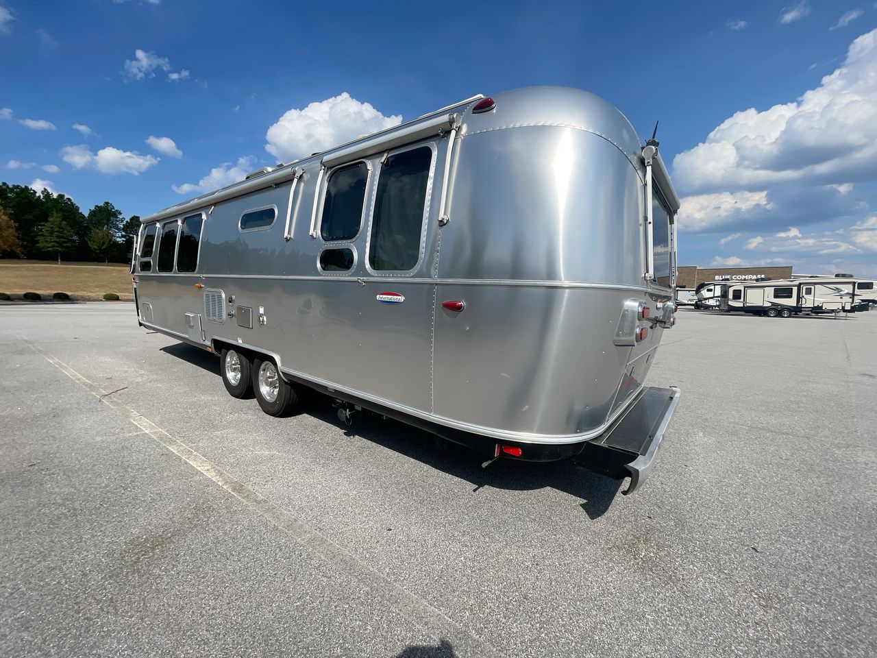 2018 Airstream 30RB (Rear Queen Bed) Base