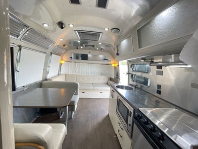 2018 Airstream 30RB (Rear Queen Bed) Base