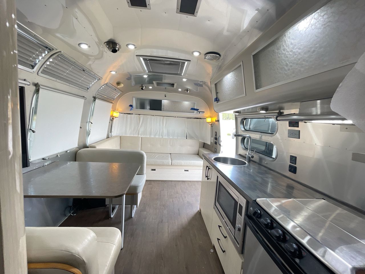 2018 Airstream 30RB (Rear Queen Bed) Base