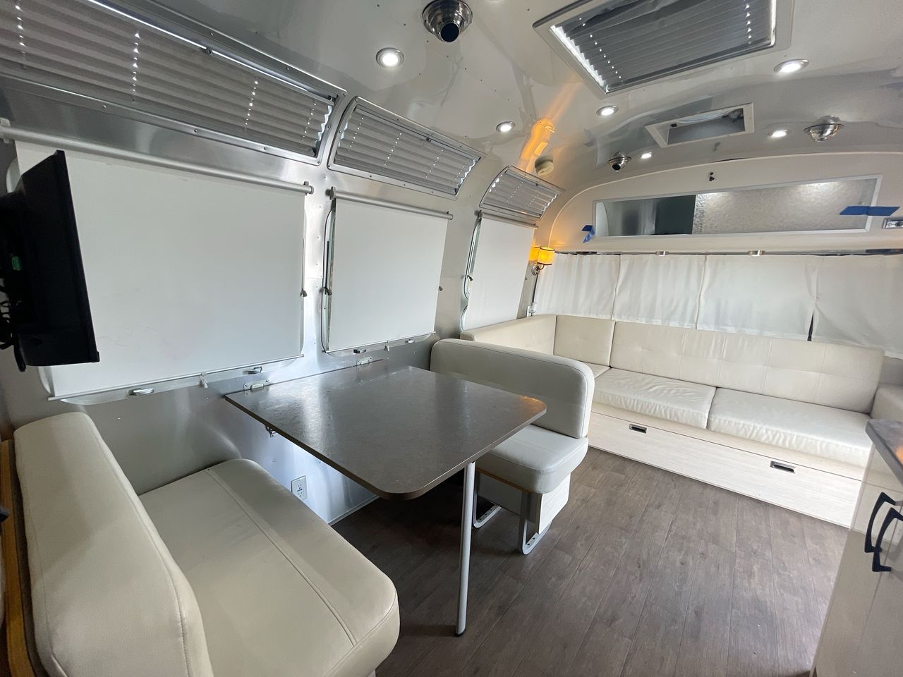 2018 Airstream 30RB (Rear Queen Bed) Base