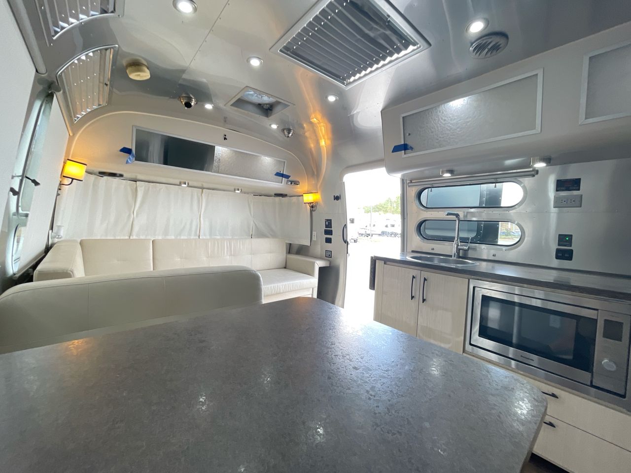 2018 Airstream 30RB (Rear Queen Bed) Base