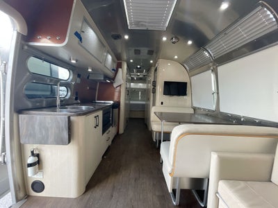 2018 Airstream 30RB (Rear Queen Bed) Base