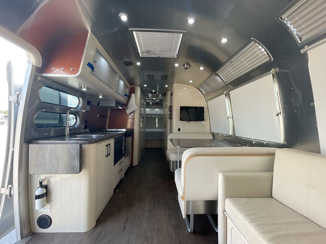 2018 Airstream 30RB (Rear Queen Bed) Base