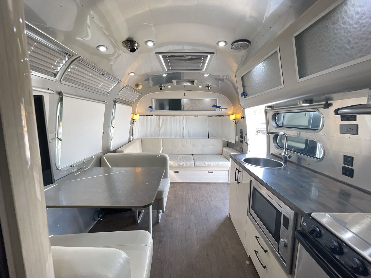 2018 Airstream 30RB (Rear Queen Bed) Base