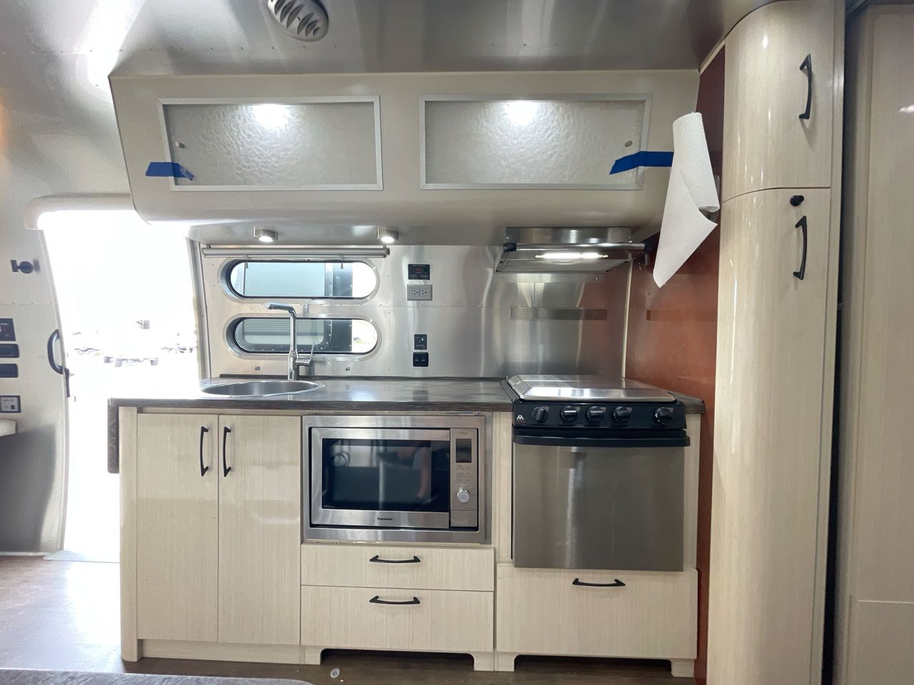 2018 Airstream 30RB (Rear Queen Bed) Base