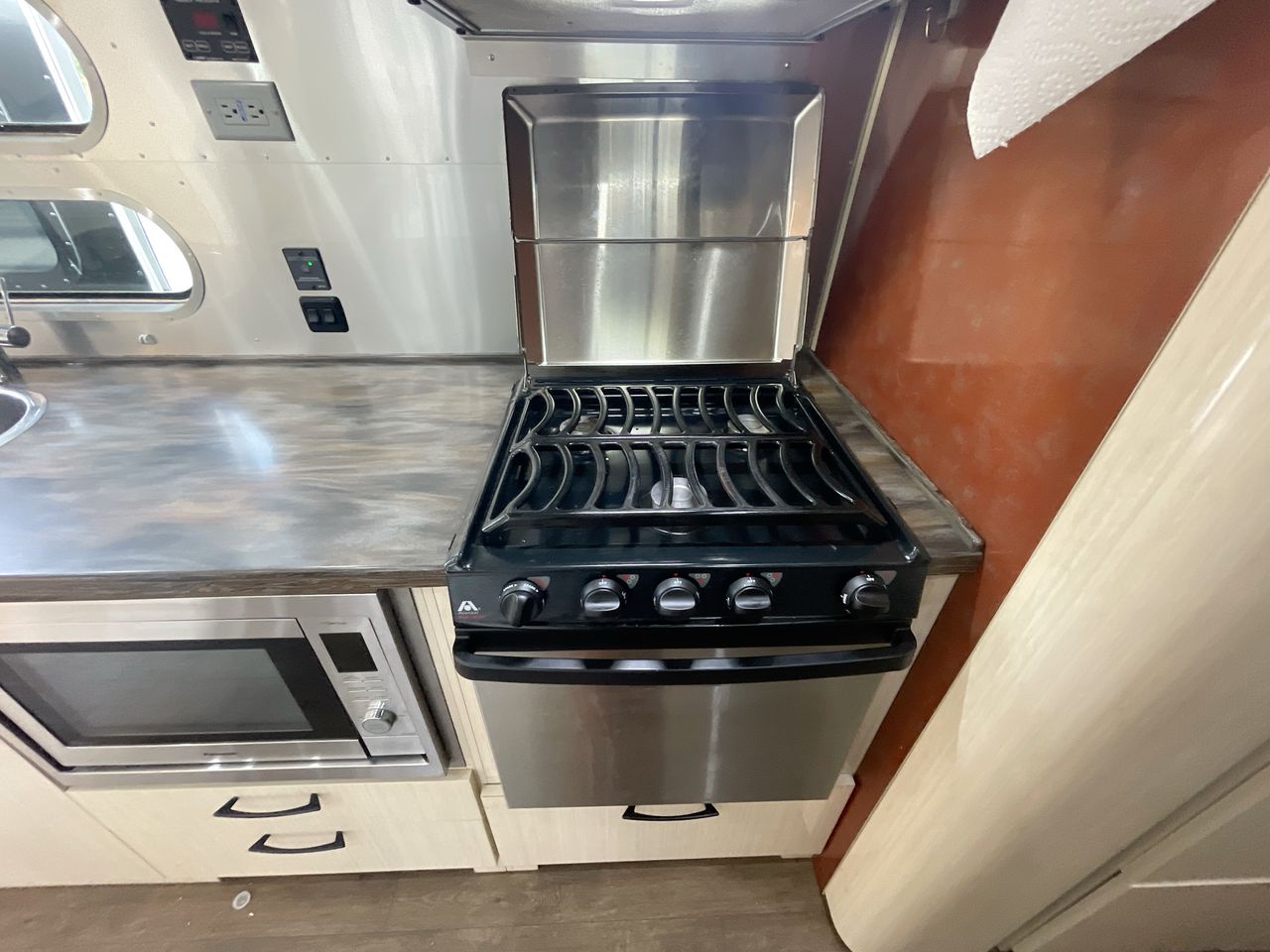 2018 Airstream 30RB (Rear Queen Bed) Base