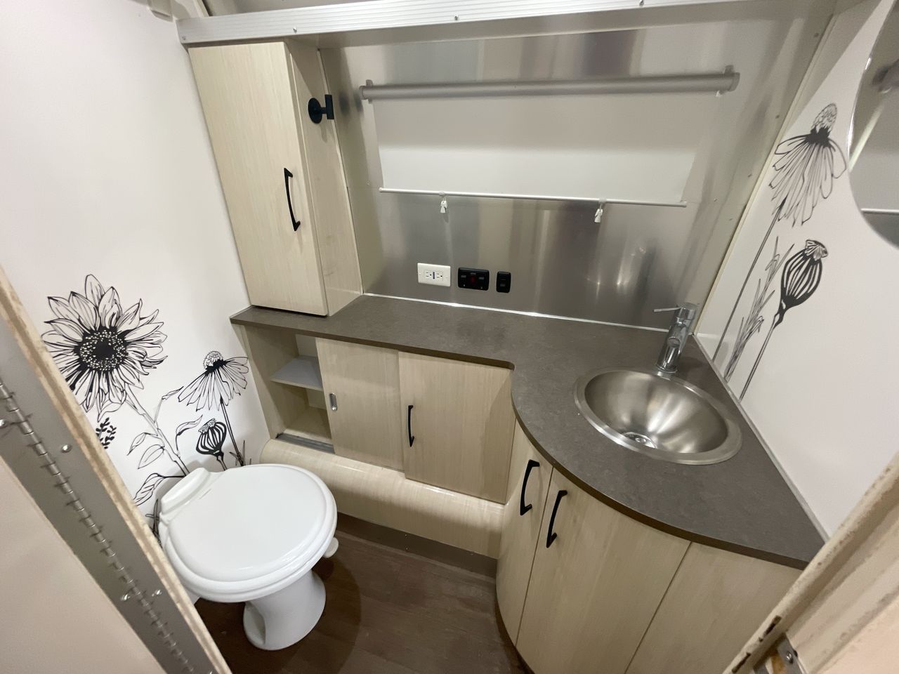 2018 Airstream 30RB (Rear Queen Bed) Base