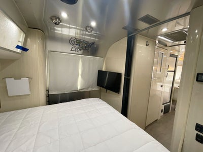 2018 Airstream 30RB (Rear Queen Bed) Base