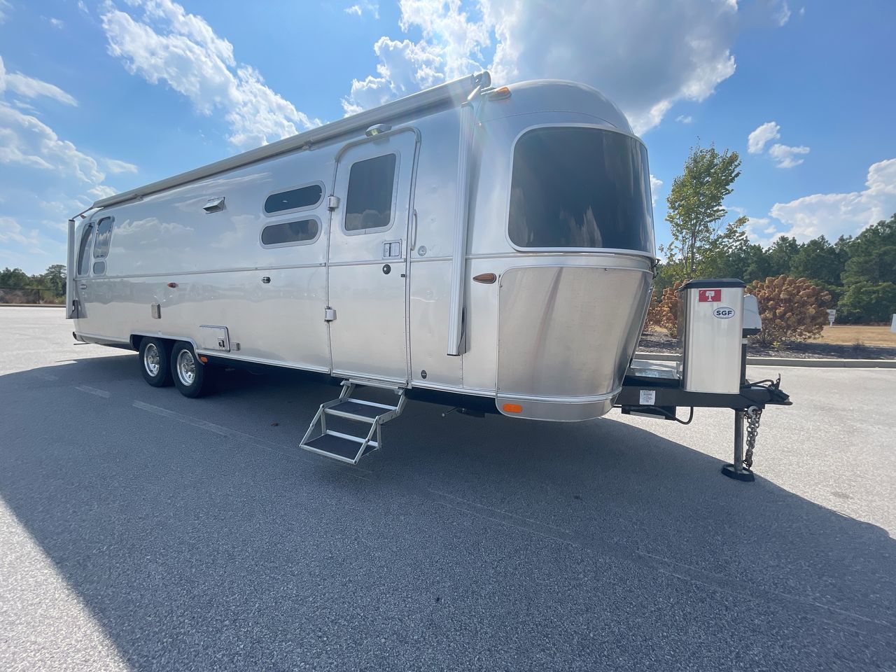 2018 Airstream 30RB (Rear Queen Bed) Base
