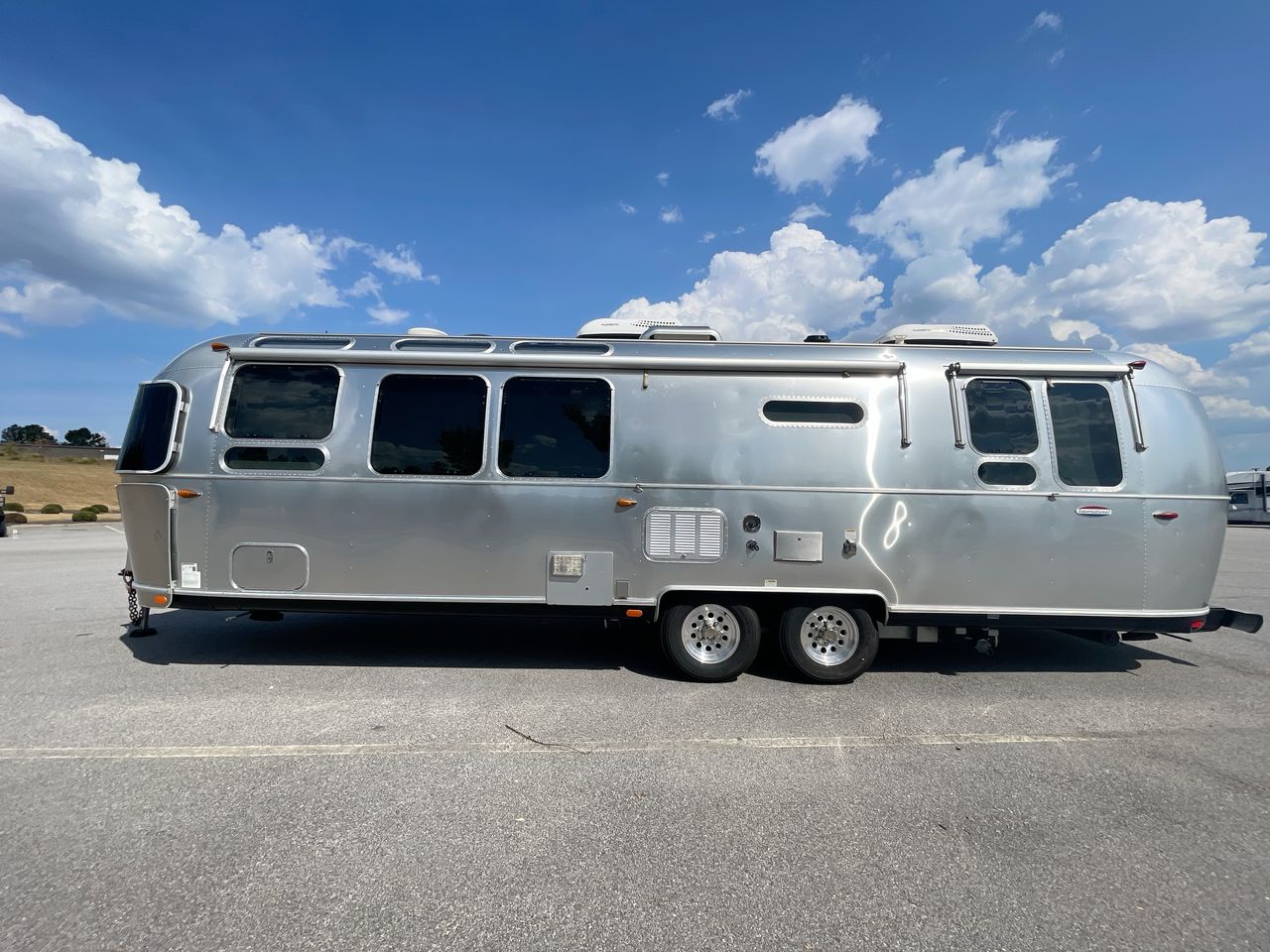 2018 Airstream 30RB (Rear Queen Bed) Base
