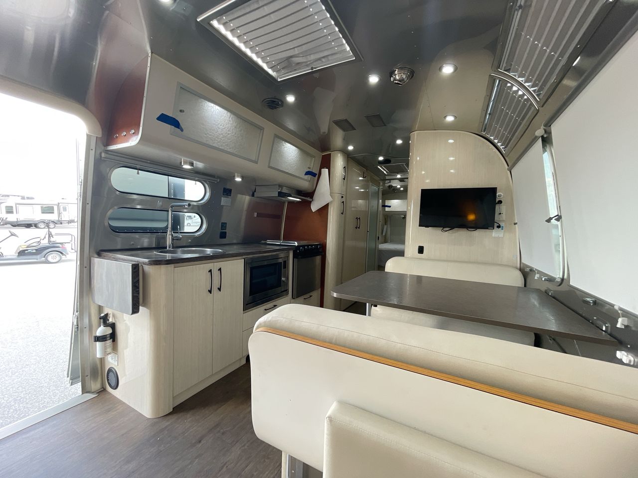 2018 Airstream 30RB (Rear Queen Bed) Base
