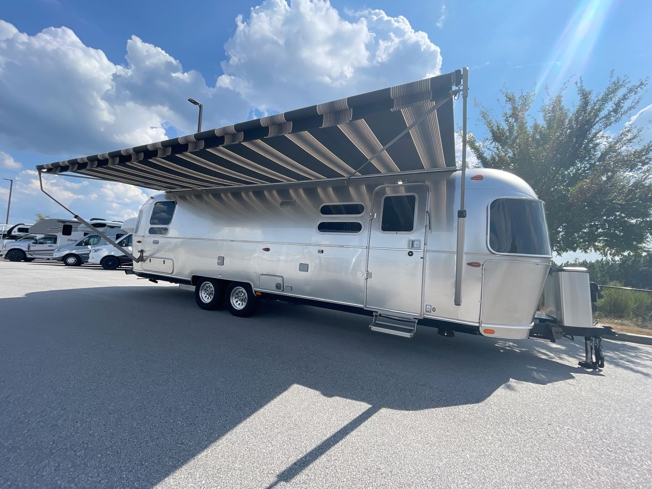 2024 Airstream 30RBT Base