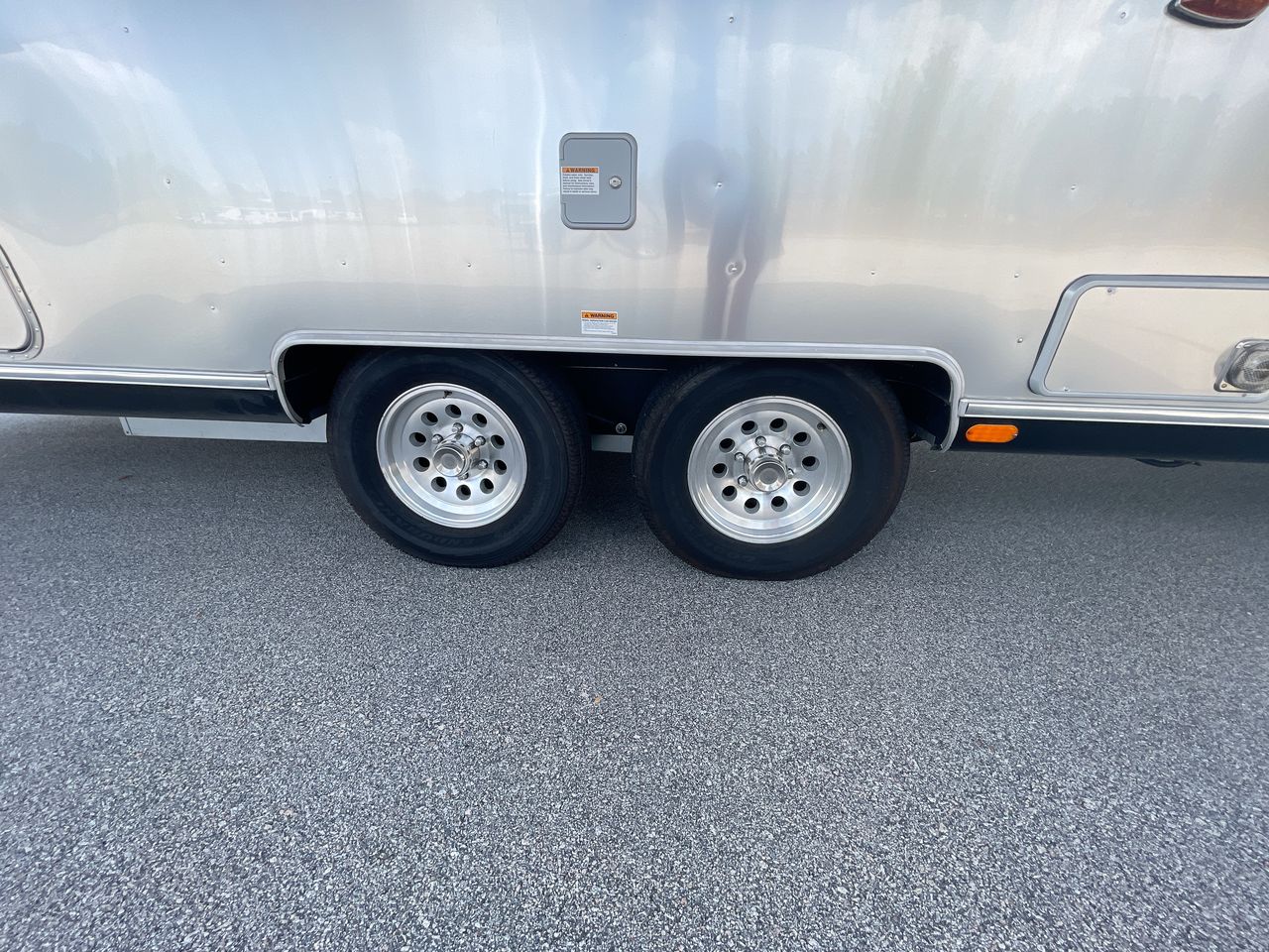 2024 Airstream 30RBT Base