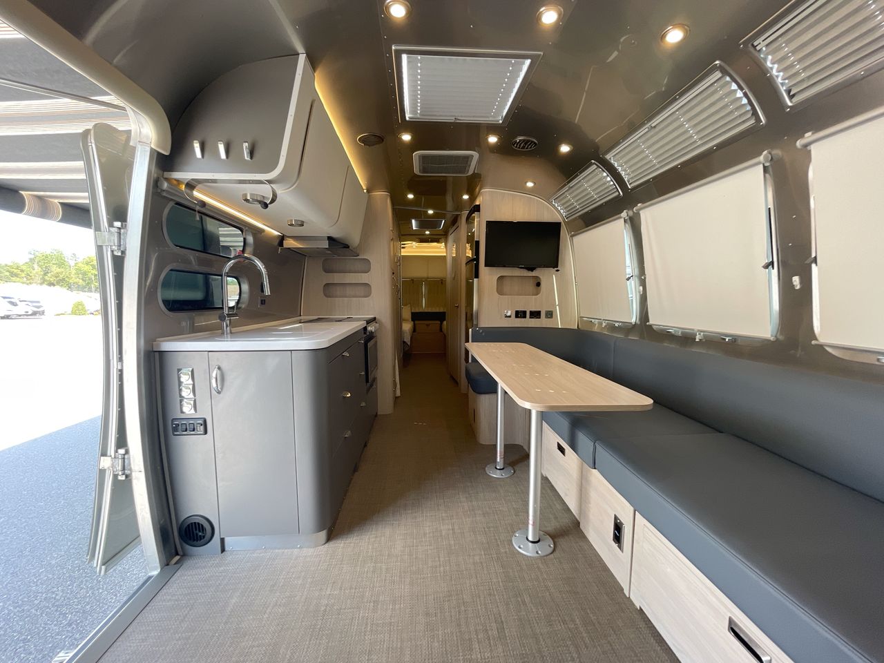 2024 Airstream 30RBT Base