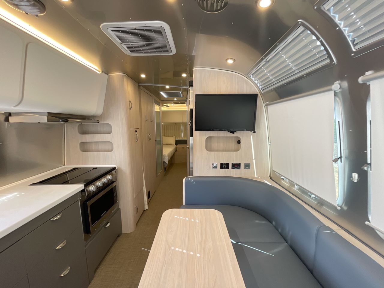 2024 Airstream 30RBT Base
