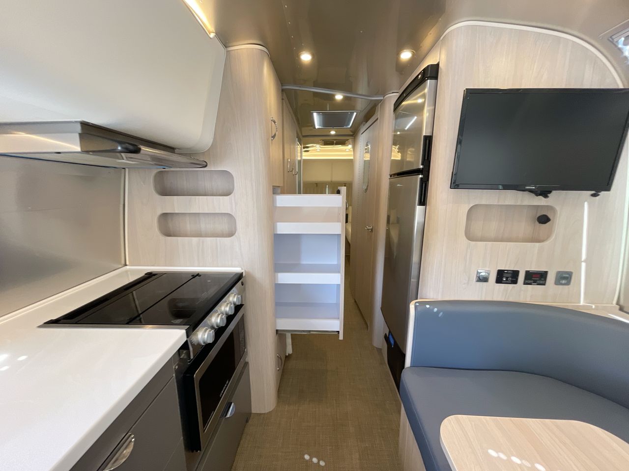 2024 Airstream 30RBT Base