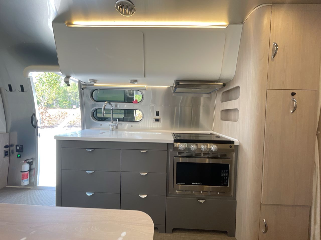 2024 Airstream 30RBT Base