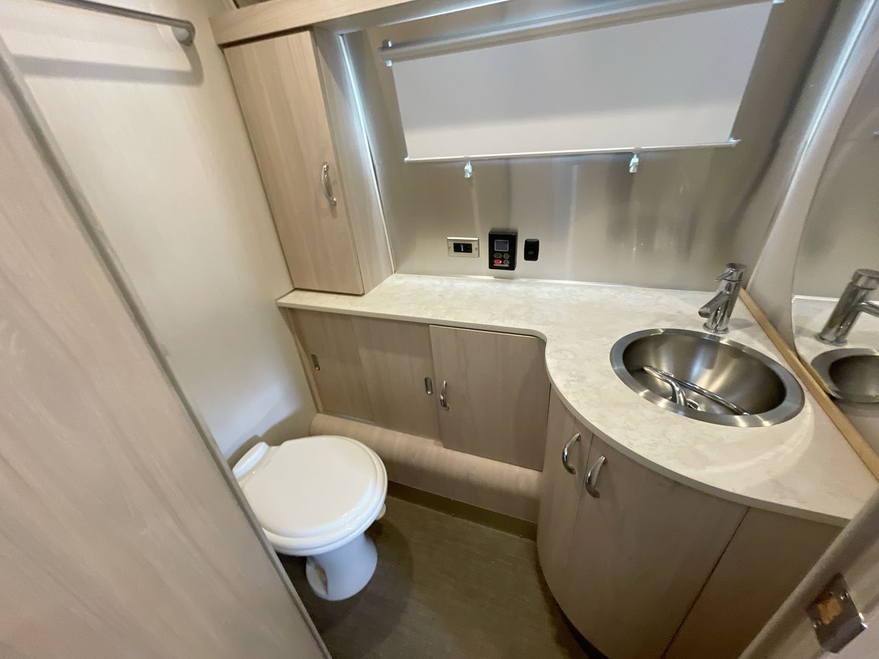 2024 Airstream 30RBT Base