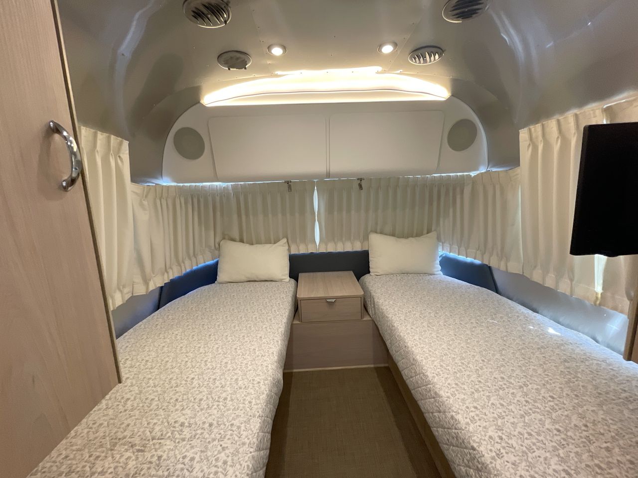 2024 Airstream 30RBT Base